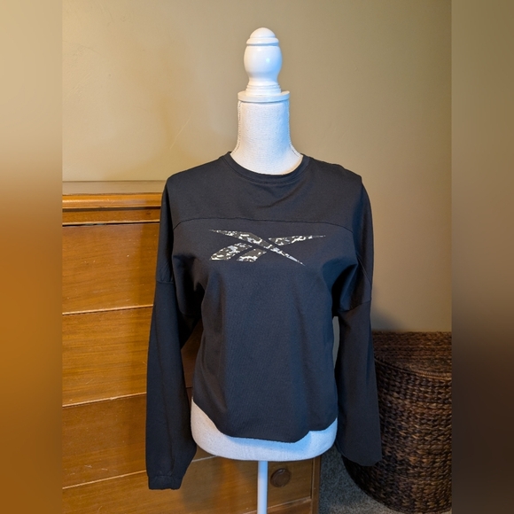 Reebok Black Cropped Sweatshirt Modern Safari Logo NWT - Picture 2 of 13